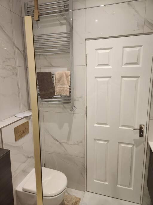 Newly Refurbished 2 Bed Apartment In Paddington 伦敦 外观 照片